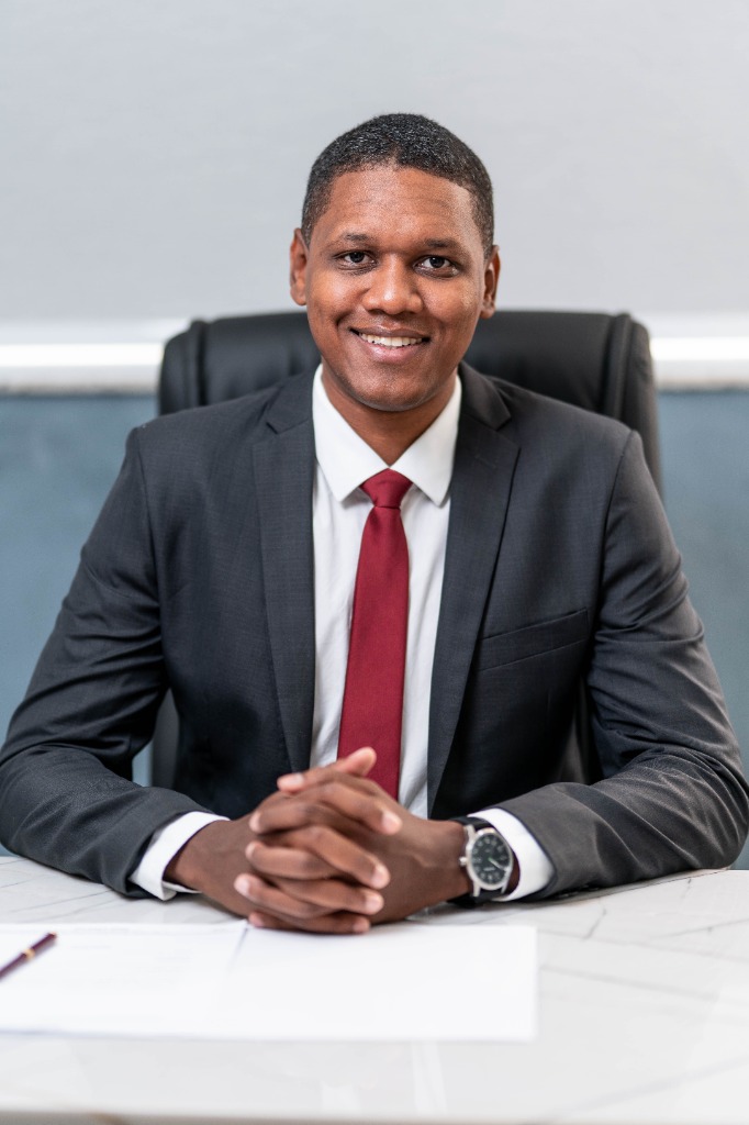 Retrato corporativo do Dr. Rudson Fidellis, sócio-fundador e advogado especialista